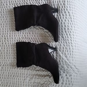 Aerosols Black WiseNShine Ruched Slouched Ankle Boots Faux Suede 7M